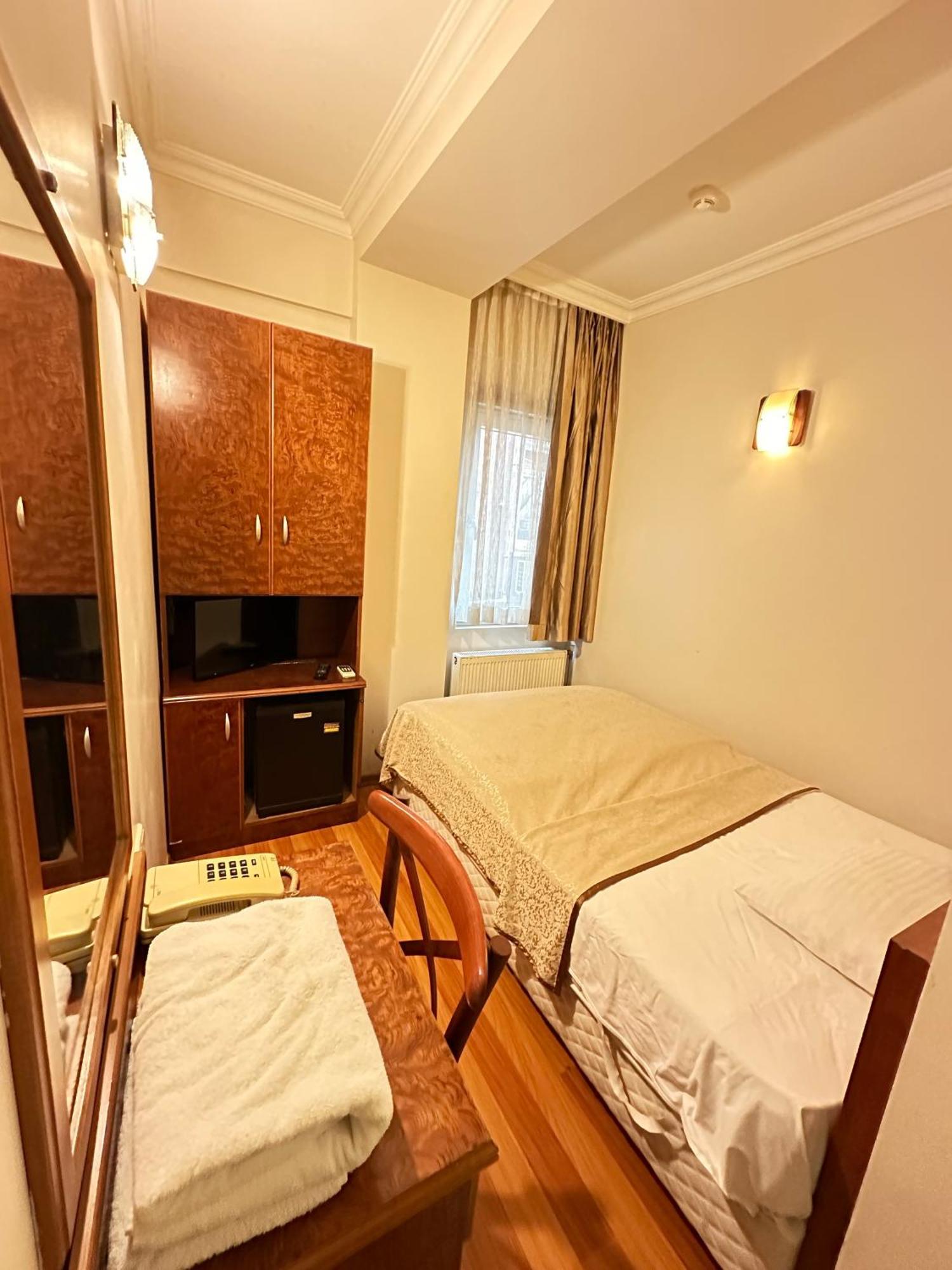 Hotel Nayla อิสตันบูล ภายนอก รูปภาพ
